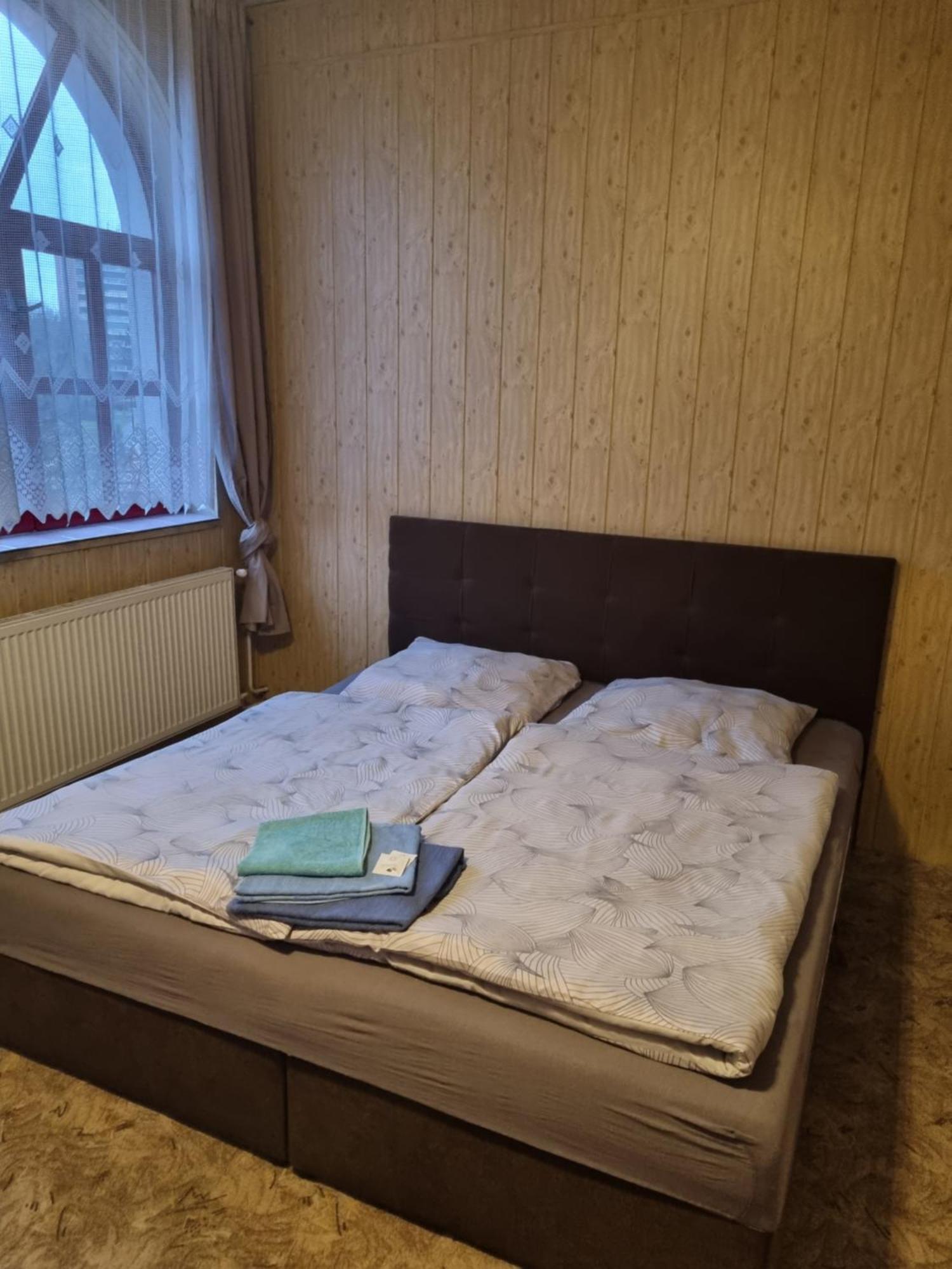 Hotel Studanka à Orlová Extérieur photo
