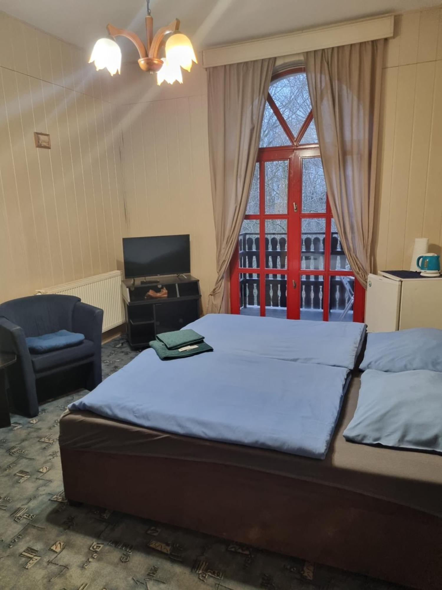 Hotel Studanka à Orlová Extérieur photo